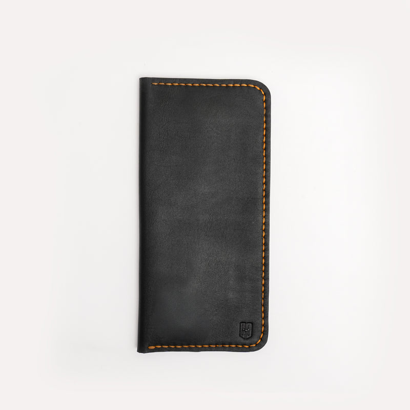 Caprahem Travelling Wallet TW-01 in black handmade leather — closed front view with embossed logo